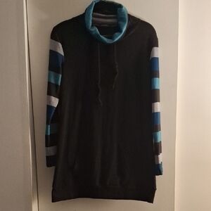 Ouges Women's Black Turtleneck Sweater with Blue Striped Sleeves
